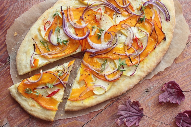 rezept-kürbis-zwiebel-pizza