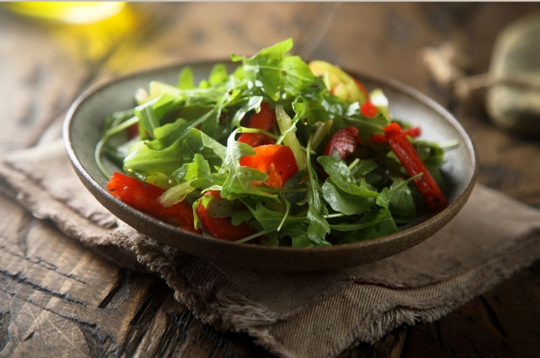 rezept-rucola-salat-mit-tomaten