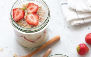 overnight-oats-mit-erdbeerkompott