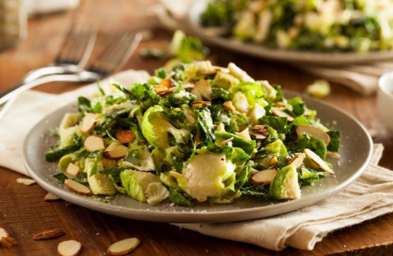 Gericht mit vielen Ballaststoffen fördert die Darmgesundheit für Frauen