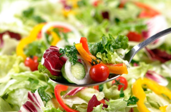 Rezept Bunter Salat mit frischem Gemüse