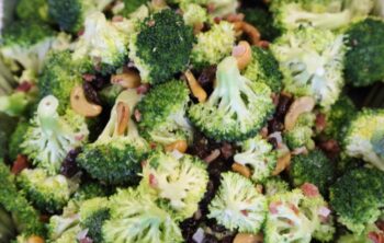 Rezept Brokkolisalat angemacht mit Cashews