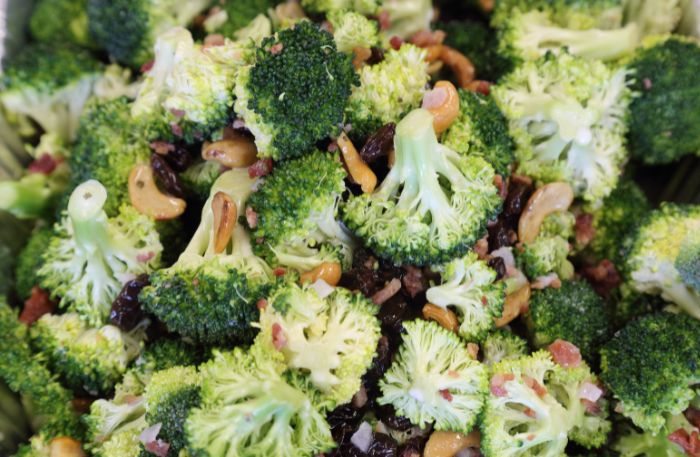 Rezept Brokkolisalat angemacht mit Cashews