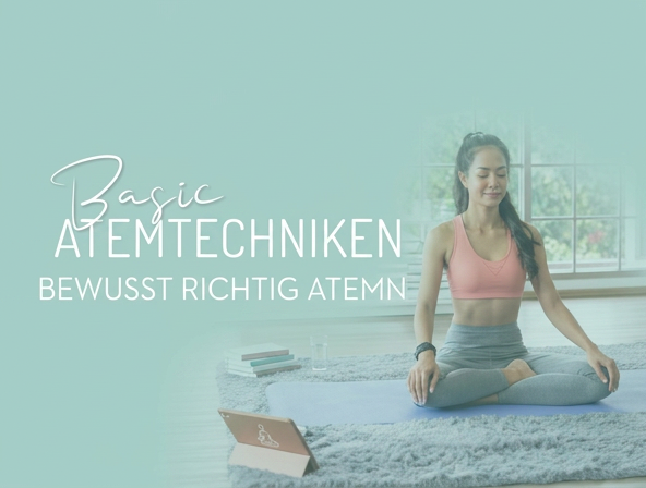 Frau entspannt sich mit einer ruhigen Atemübung vor dem Schlafengehen